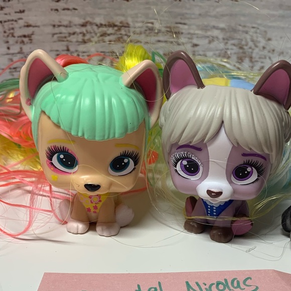 2 VIP Pets Cats - Picture 1 of 1